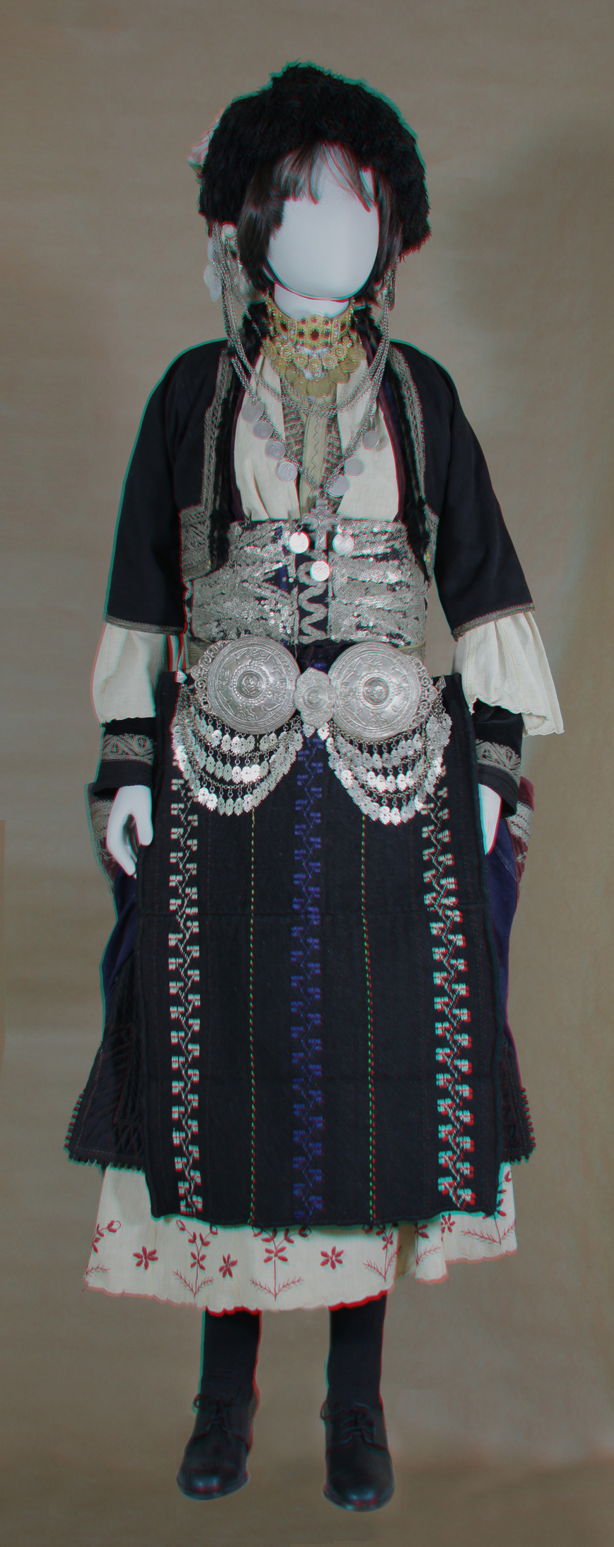 Κούκλα με γυναικεία φορεσιά από Ρουμλούκι Ν. Ημαθίας (δυνατότητα εστίασης στο κεφάλι) (από την αίθουσα Κεντρικής και Ανατολικής Μακεδονίας)