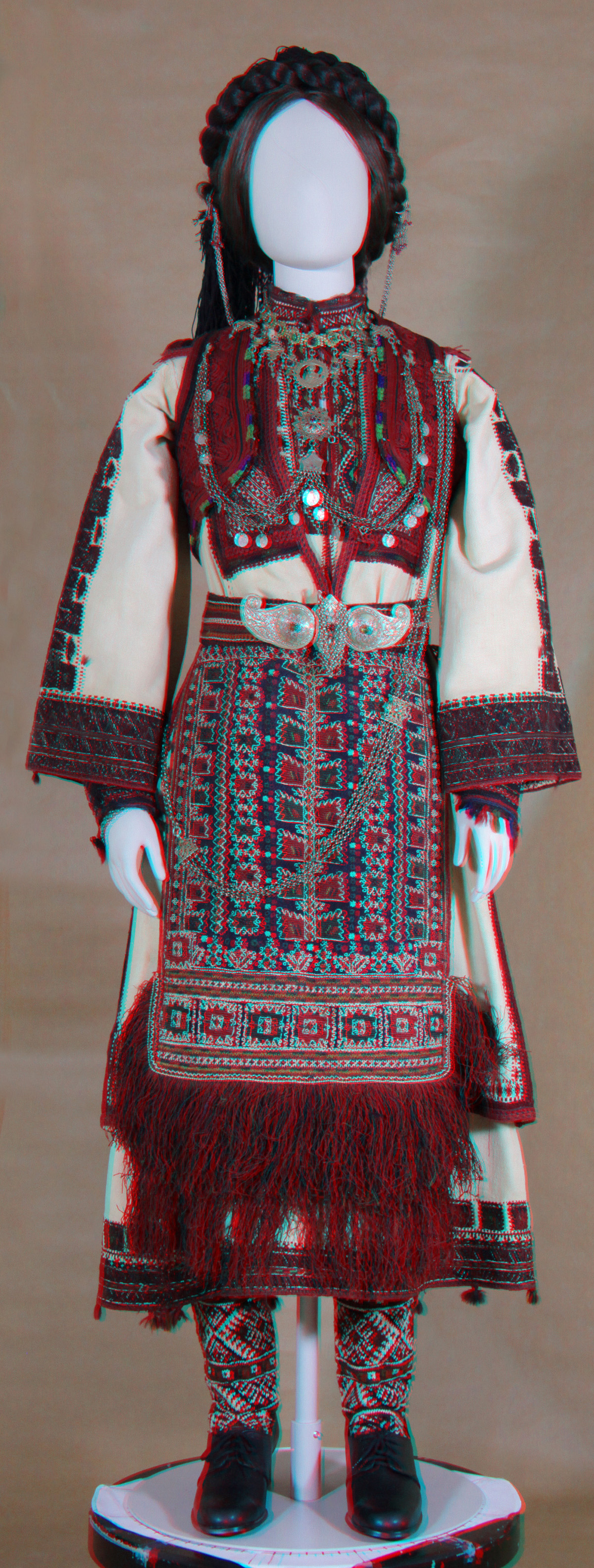 Κούκλα με γυναικεία φορεσιά από Βέντσια Ν. Γρεβενών (δυνατότητα εστίασης στο κεφάλι) (από την αίθουσα Δυτικής Μακεδονίας)