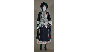 11. Κούκλα με γυναικεία φορεσιά από Ρουμλούκι Ν. Ημαθίας (δυνατότητα εστίασης στο κεφάλι) (από την αίθουσα Κεντρικής και Ανατολικής Μακεδονίας)